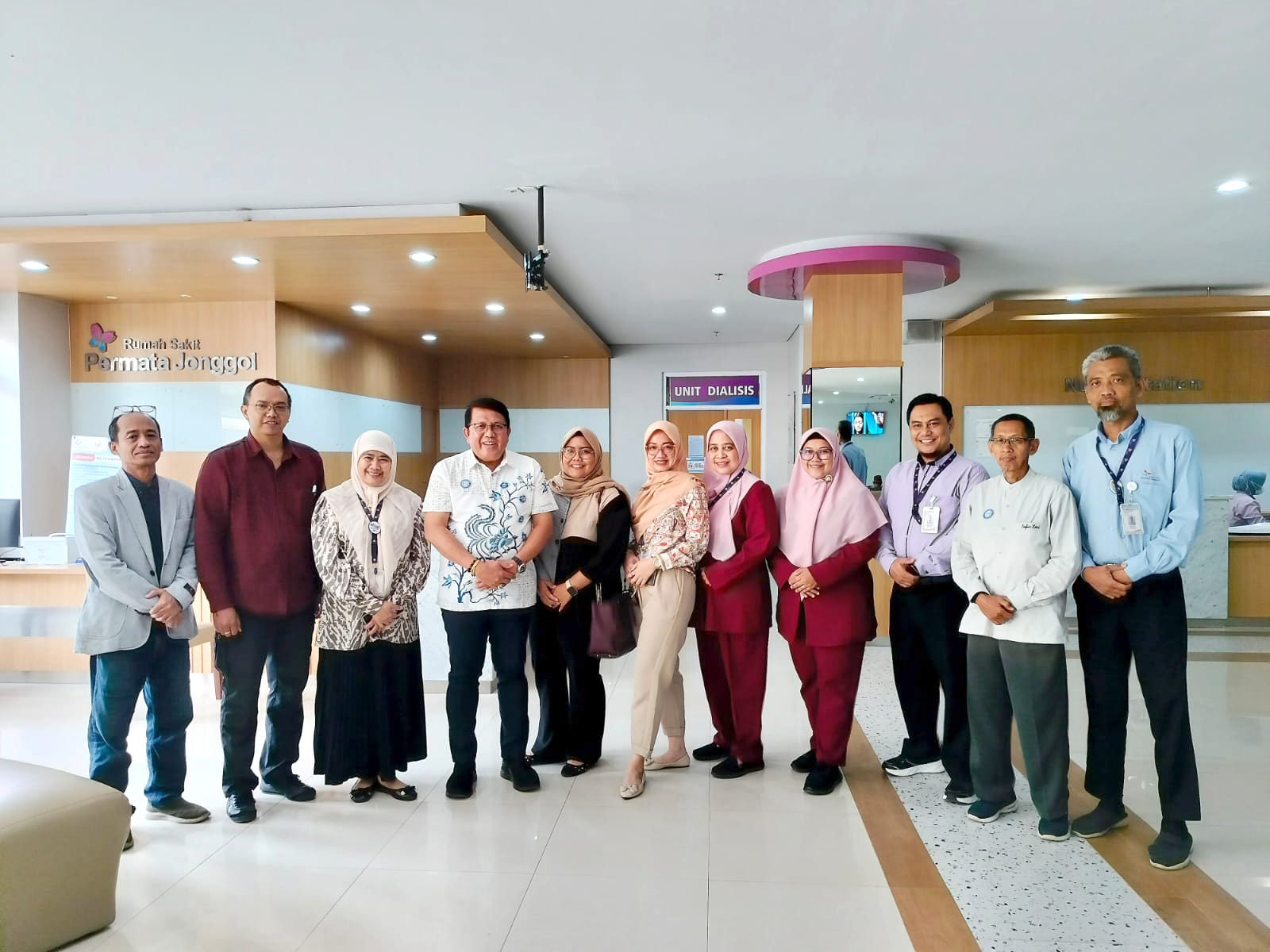 Rapat Koordinasi dan Komunikasi dengan Direktur RS. Permata Jonggol dan Tim, Ketua DPK APINDO Kab.Bogor dan Tim dan Rektor I dan Tim Institut Sains dan Teknologi Nasional (ISTN) membahas program Diploma 3 (D3) Farmasi di RS Permata Jonggol.